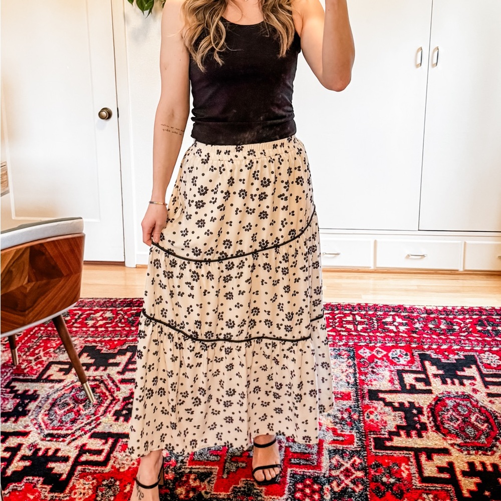 NWOT Belle Poque Floral Cream Skirt Size Small